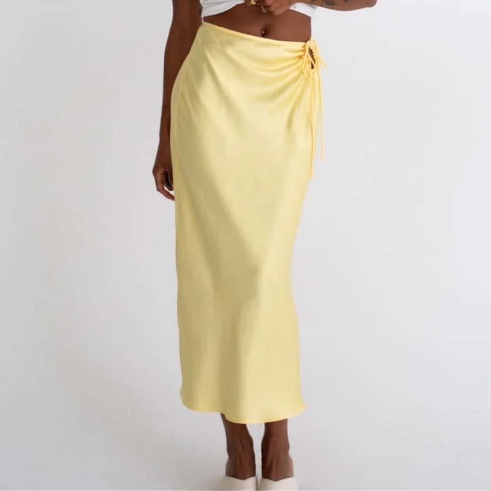 Rumored yellow satin mini skirt XS - Picture 1 of 6